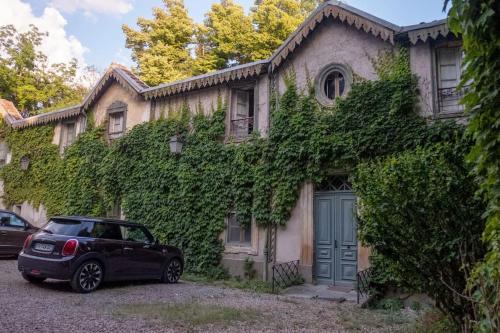 Maison de charme du 19e siècle «La Violette» : Maisons de vacances proche de Buzignargues