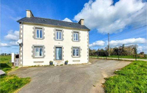 Awesome Home In Poullaouen With Wifi And 3 Bedrooms : Maisons de vacances proche de Saint-Hernin