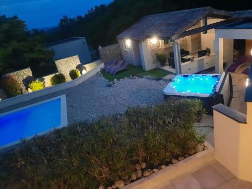 Villa avec piscine, spa Le temps d'une pause : Maisons de vacances proche de Saint-Laurent-sous-Coiron