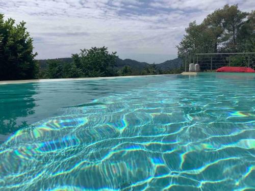 Villa Jean-Pierre. Infinity pool and view in Tourrettes-sur-Loup : Villas proche de Courmes