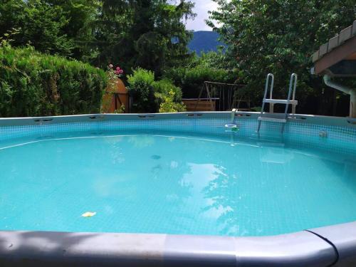 Maison 8 pers, 4chbr,140m2,piscine : Villas proche de Siévoz