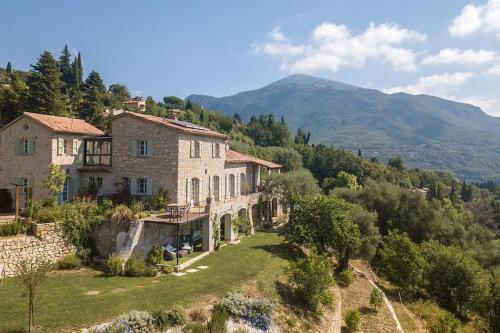 Charm, luxury, stunning views, villa with pool : Villas proche de Châteauneuf-Grasse
