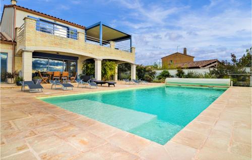 Nice Home In Flaux With Outdoor Swimming Pool, 2 Bedrooms And Wifi : Maisons de vacances proche de Vallabrix