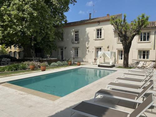Luxurious and spacious Maison de maître with swimming pool, village center : Maisons de vacances proche de Codolet