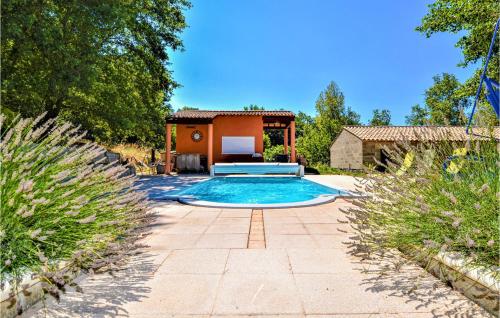 Nice Home In St Just D Ardeche With Outdoor Swimming Pool, Wifi And 3 Bedrooms : Maisons de vacances proche de Bourg-Saint-Andéol