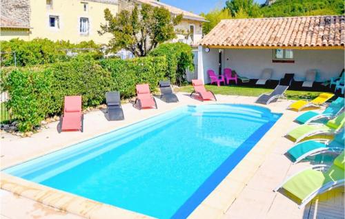 Amazing Home In Saint-paul-trois-chte With Outdoor Swimming Pool, Wifi And 2 Bedrooms : Maisons de vacances proche de Clansayes