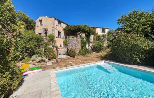Beautiful Home In La Vacquerie-et-saint- With Outdoor Swimming Pool, Wifi And Swimming Pool : Maisons de vacances proche de Le Cros