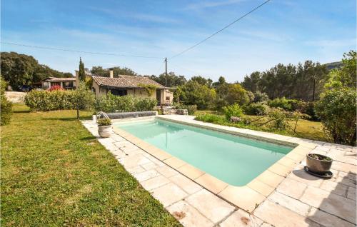 Beautiful Home In Roussas With Outdoor Swimming Pool, Wifi And Private Swimming Pool : Maisons de vacances proche de Malataverne