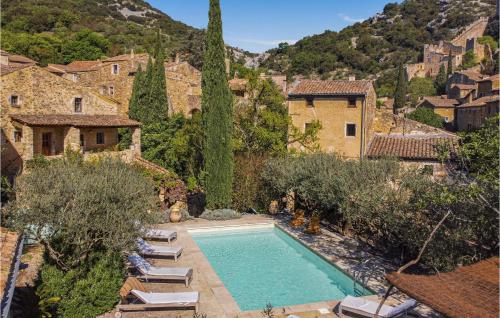 Amazing Home In Saint-montant With Outdoor Swimming Pool, 6 Bedrooms And Wifi : Maisons de vacances proche de Viviers