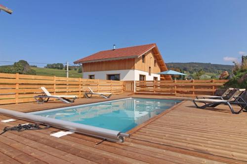 Chalet moderne avec piscine et spa - 6 personnes : Chalets proche de Vienville