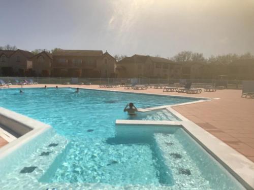 Appartement 4 pers dans résidence avec piscine : Appartements proche de Savignac-sur-Leyze