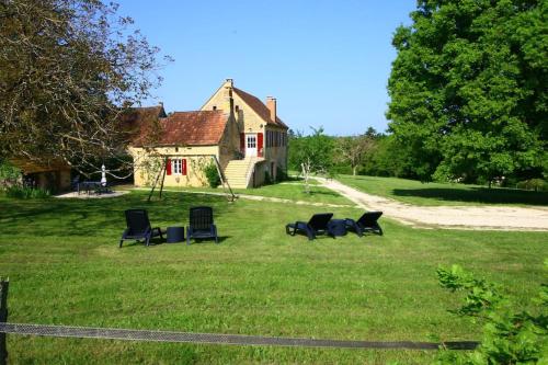 Les Bois Tranquilles : Maisons de vacances proche de Saint-Aubin-de-Nabirat
