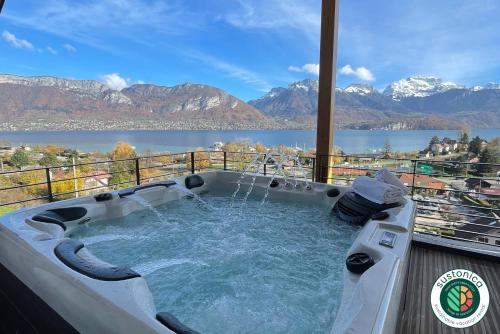 Le Panoramic - Loft & Mainfloor - Outstanding lake View by LocationlacAnnecy, LLA Selections : Appartements proche de Quintal