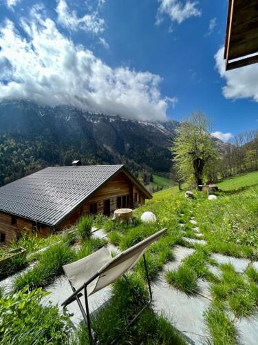 Chalet with Panoramic View and Sauna : Chalets proche de Saint-Sixt