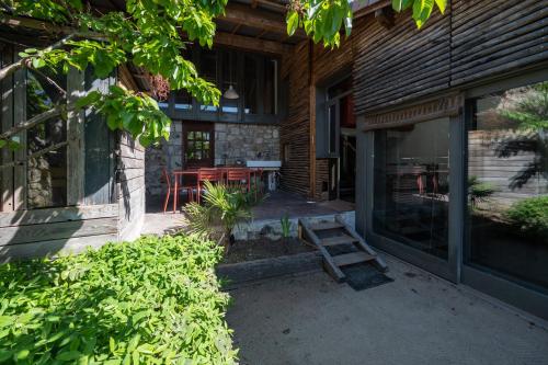 Eza - Gîte pour 6 voyageurs avec jardin : Maisons de vacances proche de Saint-Julien-du-Serre