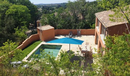 La Villa Michèle, domaine sur les hauteurs de Pézenas : Maisons de vacances proche de Cazouls-d'Hérault