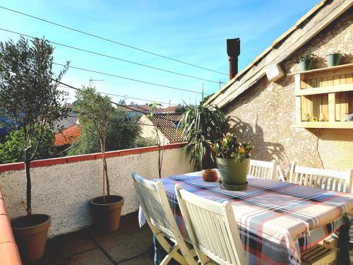 Le Grenier, proche coeur de Béziers, Wifi, Climatisation, Terrasse : Appartements proche de Corneilhan
