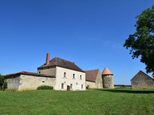 17th century manor house in the Niavre : Maisons de vacances proche de Chaumot