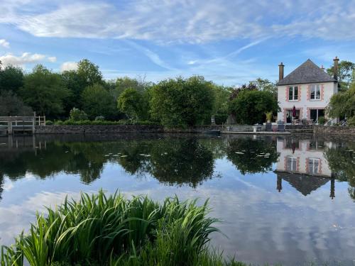 Maison de campagne au bord de la rivière à 13 kms au Sud de Rennes : Maisons de vacances proche de Pont-Péan