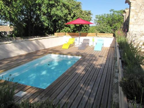 Delightful Village House Near Uzes with Pool : Maisons de vacances proche de Saint-Chaptes