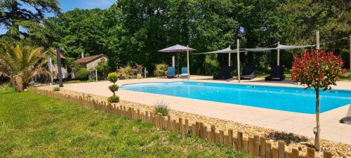 Villa de 3 chambres avec piscine privee jardin amenage et wifi a Limeyrat : Villas proche de Saint-Vincent-sur-l'Isle