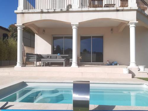 Belle villa avec piscine : Villas proche de Carros