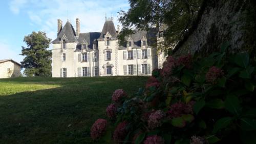 Chateau Pont Jarno B&B : B&B / Chambres d'hotes proche de Saint-Georges-de-Noisné