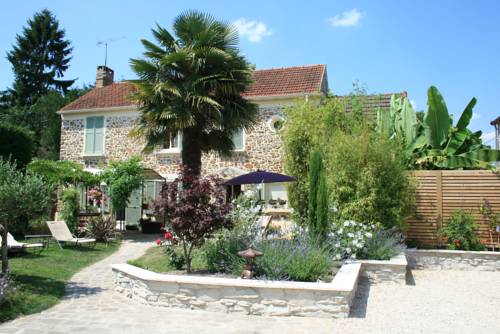 Gîtes Le Petit Nailly : Maisons de vacances proche de Châteaufort