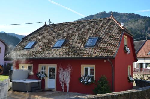 Doller Villa 4 stars Hot Tub Mountain Ski Ballon d'Alsace : Maisons de vacances proche de Wegscheid