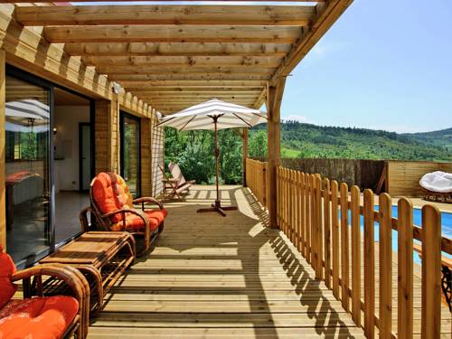 Modern Chalet in Roquetaillade with Swimming Pool : Chalets proche de Couiza
