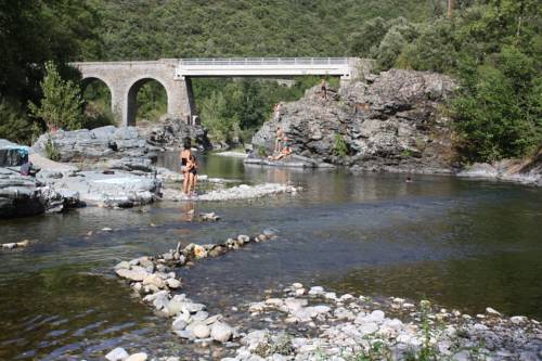 Camping Les Gorges de l'Hérault : Campings proche de Roquedur