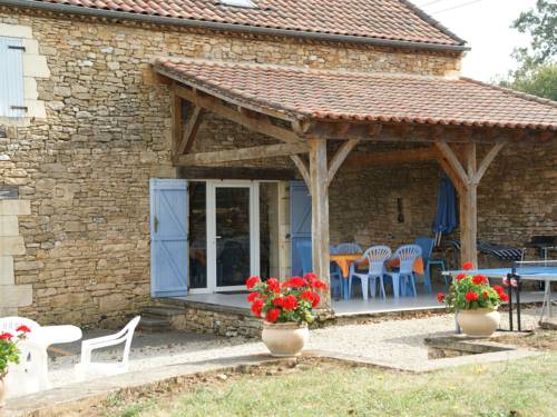 Spacious Holiday Home in Besse with Swimming Pool : Maisons de vacances proche de Campagnac-lès-Quercy