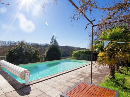 Warm Mansion with Swimming Pool in Sigoul s : Maisons de vacances proche de Sainte-Innocence