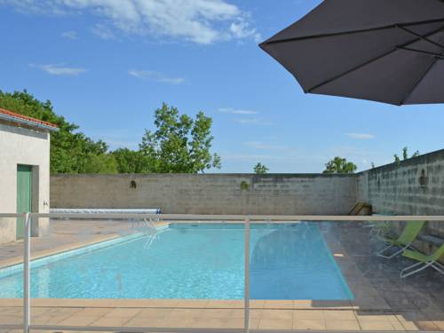 Villa in Saint Privat de Champclos with pool and stunning C vennes views : Maisons de vacances proche de Montclus