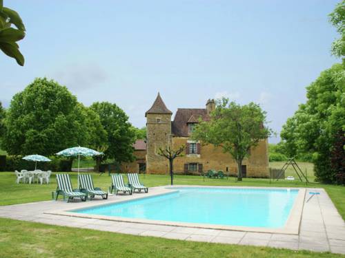 Vintage Holiday Home in Besse with Swimming Pool : Maisons de vacances proche de Saint-Pompont
