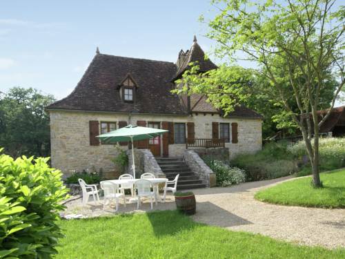 Cozy Holiday Home With Garden in Padirac France : Maisons de vacances proche de Carennac