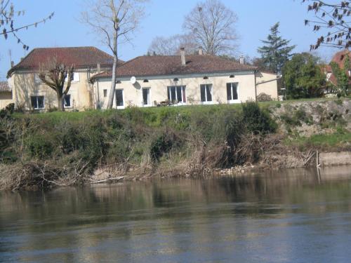 Le Manoir de la Riviere : B&B / Chambres d'hotes proche de Saint-Quentin-de-Caplong