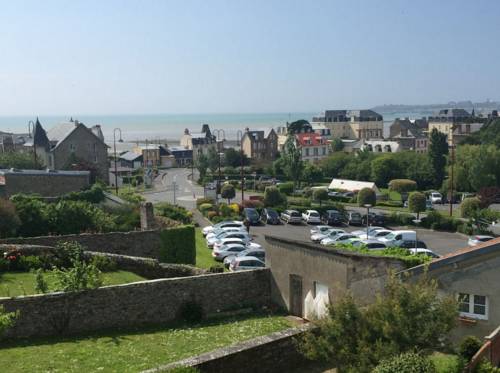Vue magnifique sur mer : Appartements proche d'Anctoville-sur-Boscq