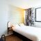 Hotels B&B HOTEL Ouistreham : photos des chambres