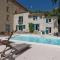 Villas Charming farmhouse in a quiet area with a parking in the courtyard : photos des chambres