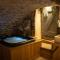 Appartements Hebergement insolite avec jacuzzi privatif Millau : photos des chambres