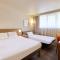 Hotels B&B HOTEL Cergy Port 4 etoiles : photos des chambres