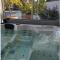 Maisons de vacances Gite chaleureux pour deux avec jacuzzi et piscine : photos des chambres