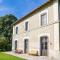 Maisons de vacances Alluring mansion in Liglet with private heated pool : photos des chambres