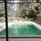 Maisons de vacances Magnifique coin de mas avec piscine privative : photos des chambres