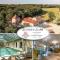 Maisons de vacances Mas des Sylves - Piscine interieure chauffee - Parc de 100 hectares : photos des chambres