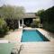 Maisons de vacances Charming house with swimming pool : photos des chambres