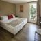 Hotels La Bastide De Grignan : photos des chambres