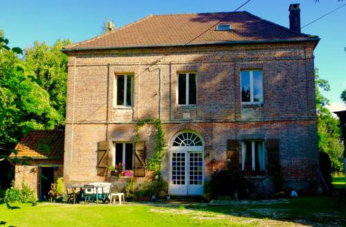 Country House - Spacious and Tranquil : Maisons de vacances proche d'Auquemesnil