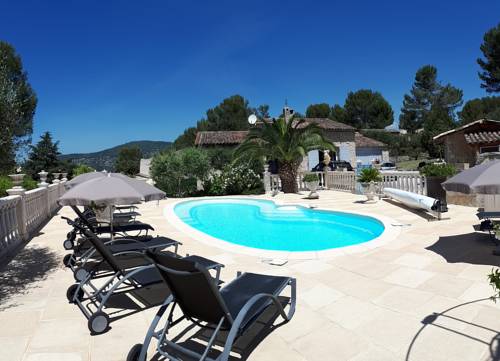 Gite Les Pins climatisé piscine chauffée jardin BBQ Wifi : Maisons de vacances proche d'Auribeau-sur-Siagne